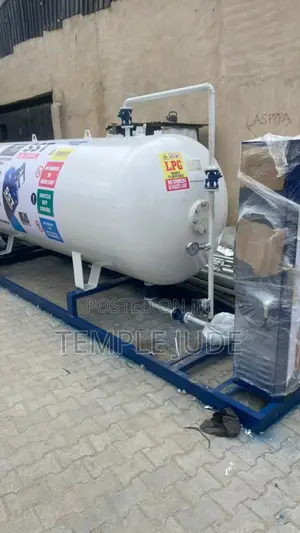 2.5tons Tank With Double Nozzle Dispenser Gas