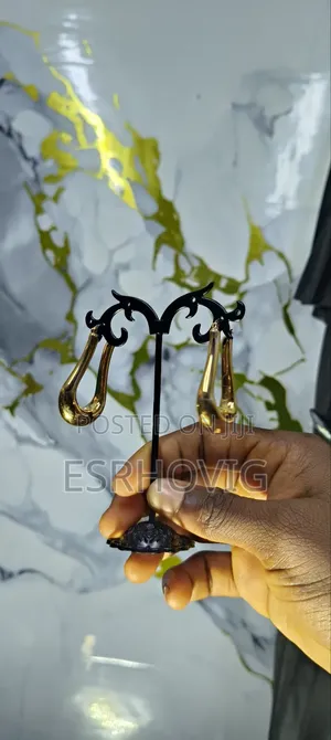 Stunning Non Tarnish (U) Shaped Earring
