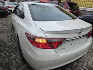 Toyota Camry 2016 White