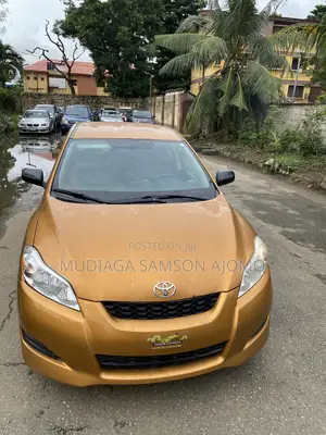 Toyota Matrix Hatchback FWD (1.8L 4cyl 5M) 2010 Gold