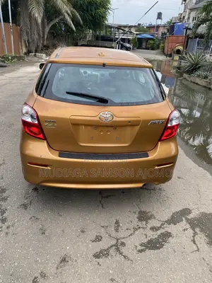 Toyota Matrix Hatchback FWD (1.8L 4cyl 5M) 2010 Gold