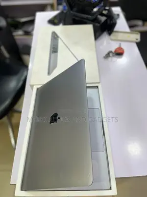 Laptop Apple MacBook Pro 2020 8GB Intel Core i5 SSD 256GB