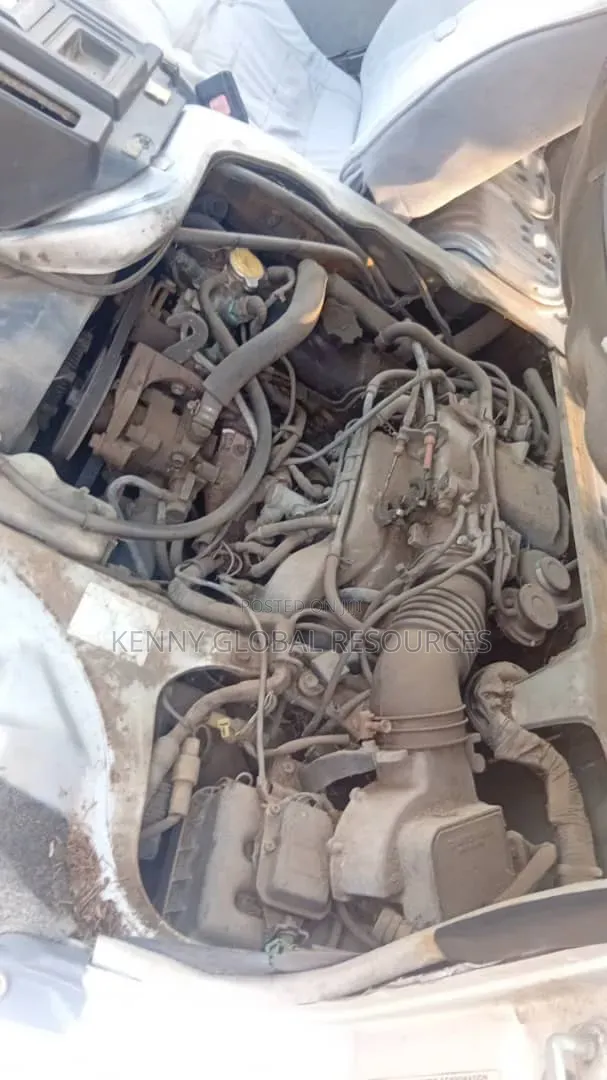 Toyota HiAce 1980 Silver