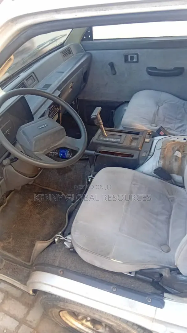 Toyota HiAce 1980 Silver