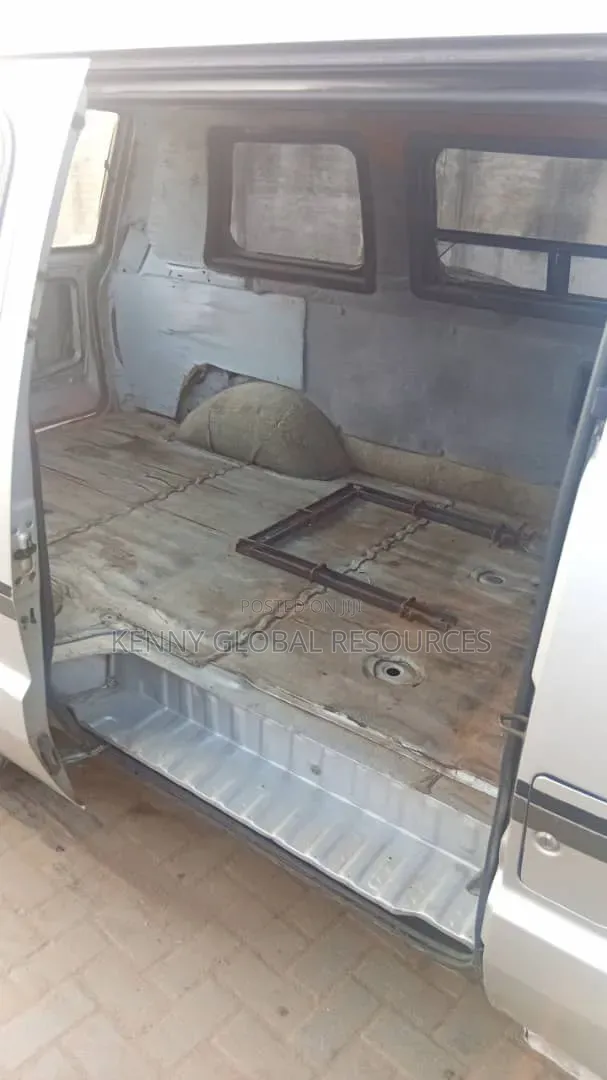 Toyota HiAce 1980 Silver