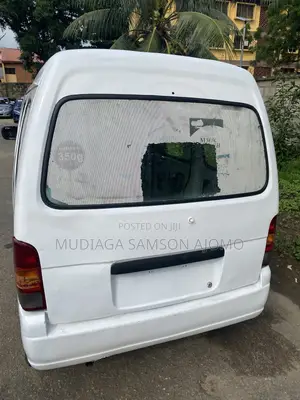 Suzuki Every Wagon 2002 White