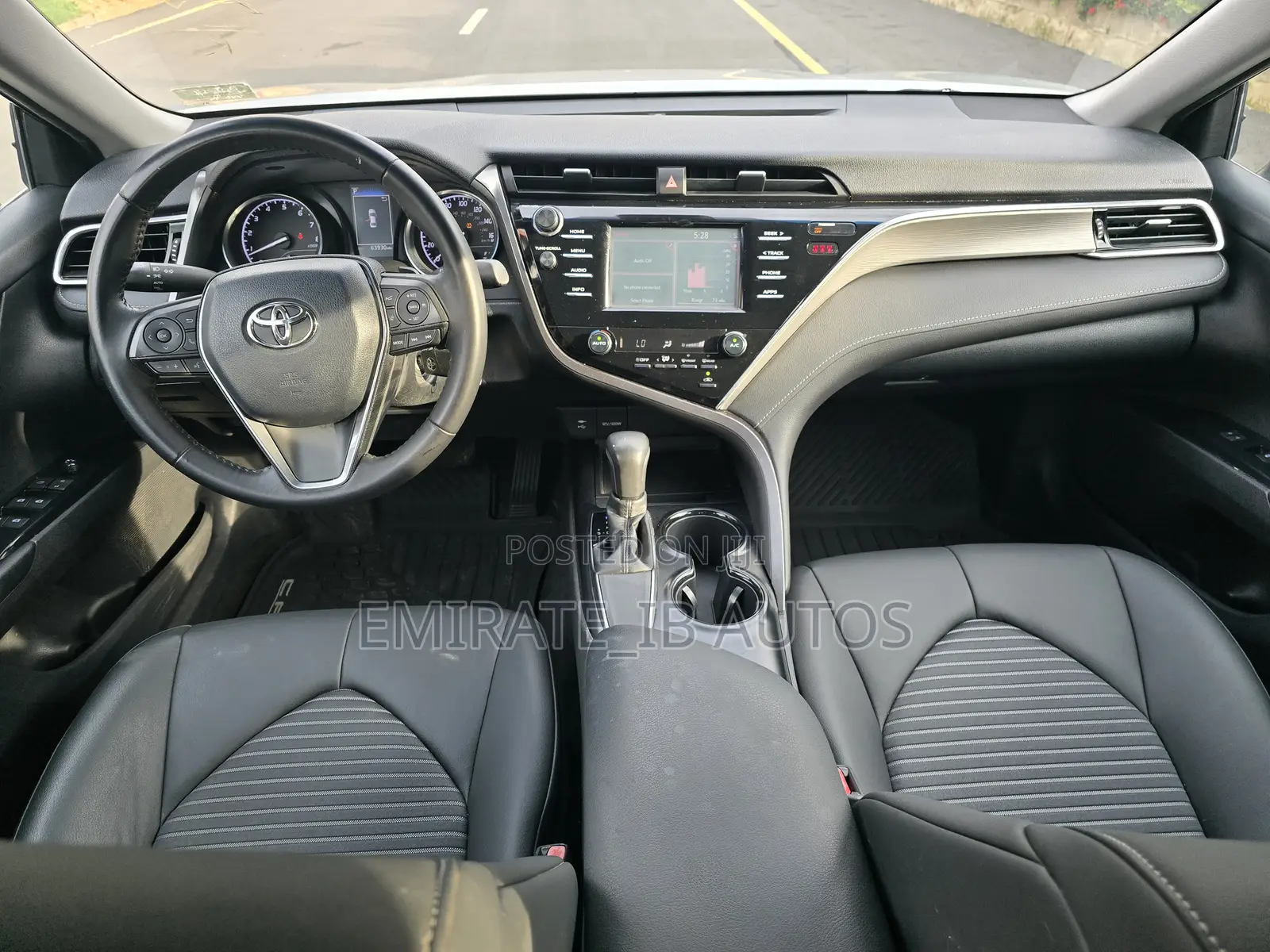 Toyota Camry 2018 Silver