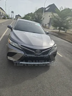 Toyota Camry 2018 Gray