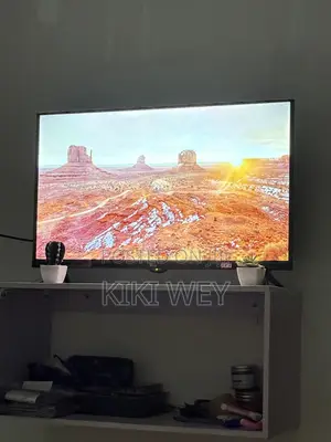 Lg Flat Screen Tv Fairly Used.