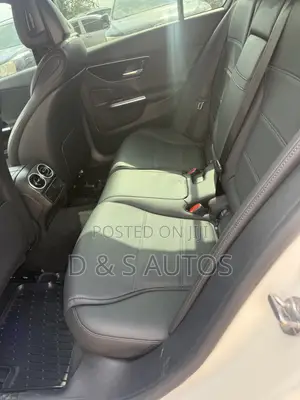 Mercedes-Benz C300 2023 White