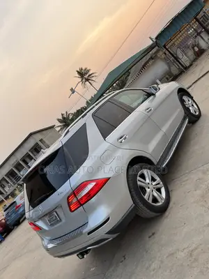 Mercedes-Benz M Class ML350 4MATIC 4dr SUV AWD (3.5L 6cyl 7A) 2014