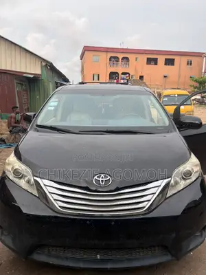 Toyota Sienna XLE 8 Passenger 2011 Black