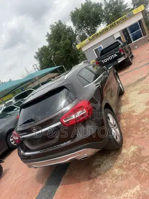 Mercedes-Benz GLA 250 2017 Brown