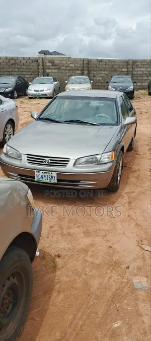Toyota Camry 2000 Brown