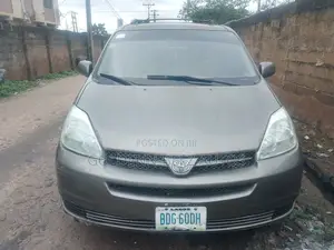 Toyota Sienna XLE AWD 2005 Gray