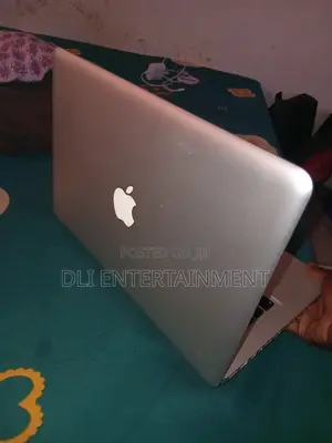 Laptop Apple MacBook 2010 8GB Intel Core i5 HDD 512GB