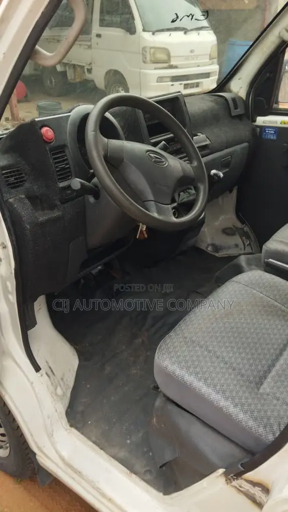 Daihatsu Hijet 2010 White