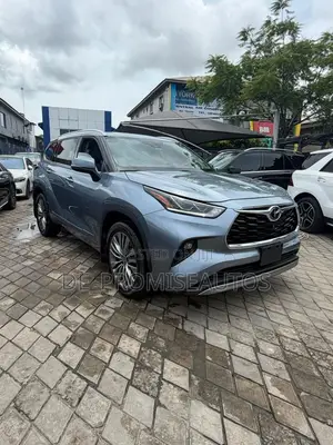 Toyota Highlander XLE 2021 Silver