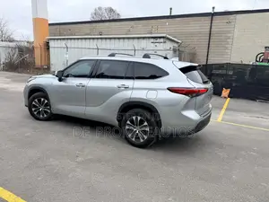 Toyota Highlander Platinum 2021 Silver