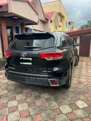 Toyota Highlander XLE 4x2 V6 (3.5L 6cyl 8A) 2017 Black