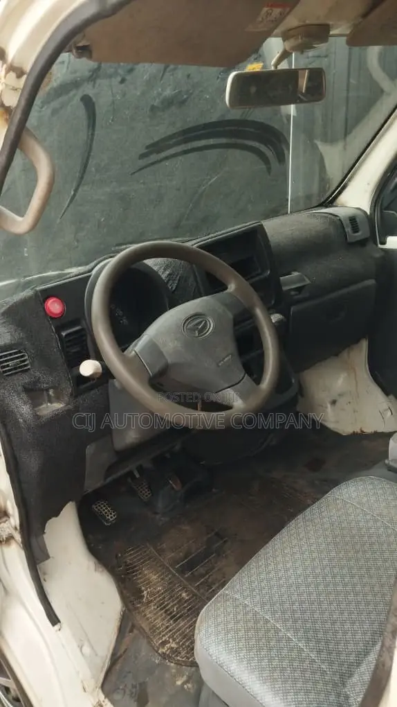 Daihatsu Hijet 2010 White