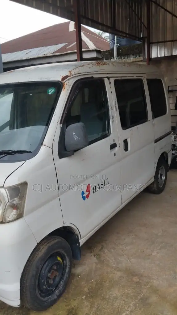 Daihatsu Hijet 2010 White