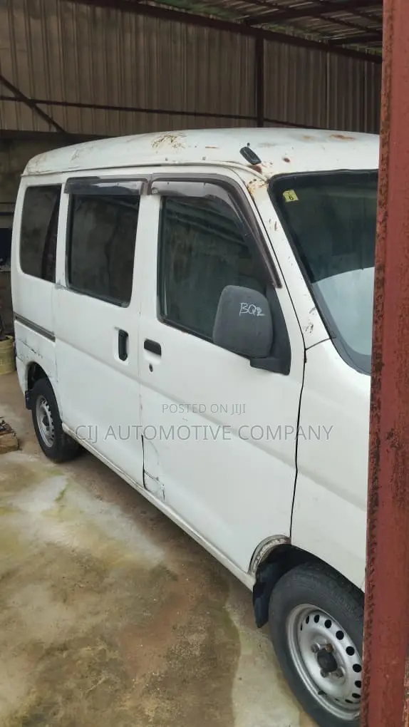 Daihatsu Hijet 2010 White