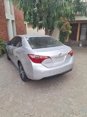 Toyota Corolla LE (1.8L 4cyl 2A) 2019 Silver