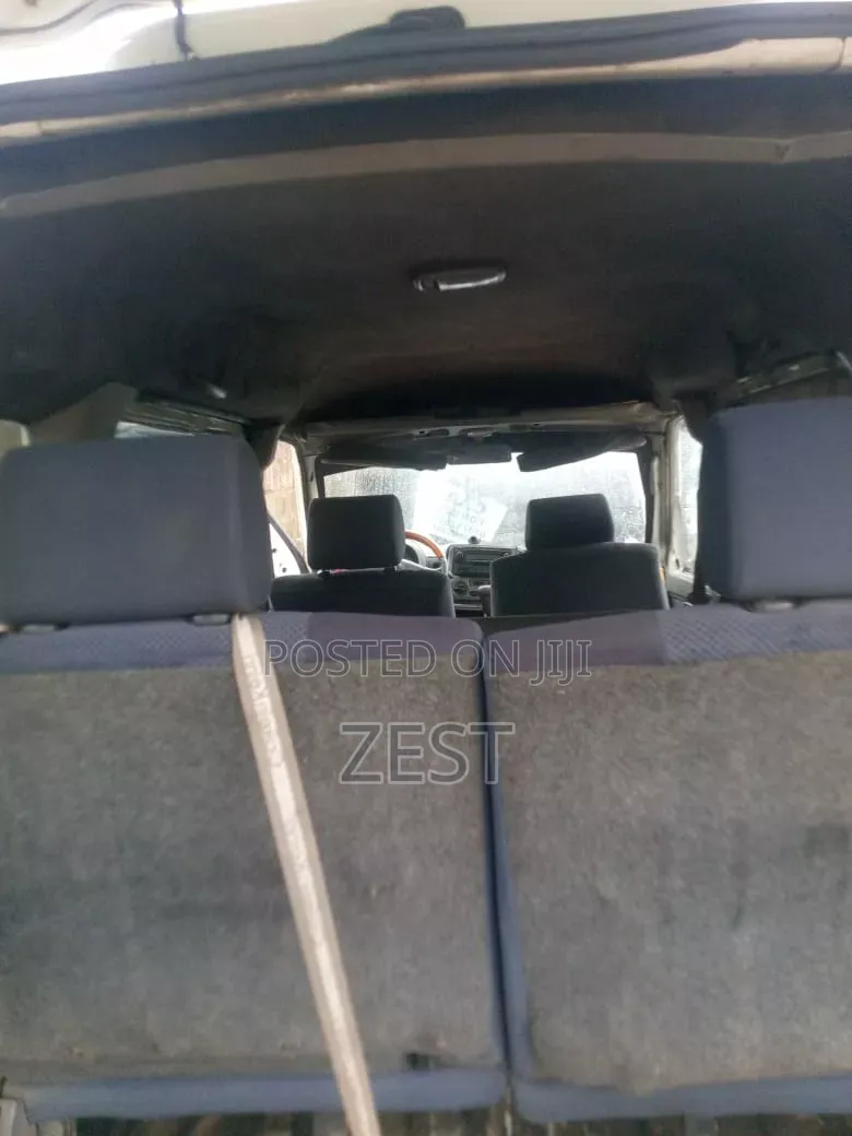 Bus 2012 Black