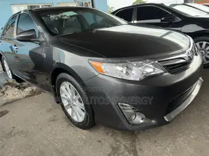 Toyota Camry XLE V6 4dr Sedan (3.5L 6cyl 6A) 2013 Gray