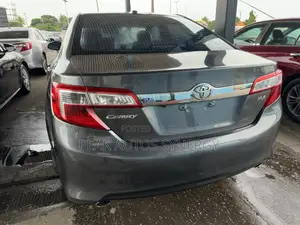 Toyota Camry XLE V6 4dr Sedan (3.5L 6cyl 6A) 2013 Gray