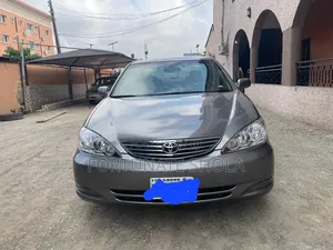 Toyota Camry LE 4dr Sedan (2.4L 4cyl 4A) 2004 Gray