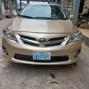 Toyota Corolla LE 4dr Sedan (1.8L 4cyl 4A) 2010 Gold