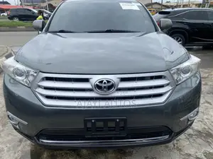 Toyota Highlander Limited 3.5l 4WD 2013 Green