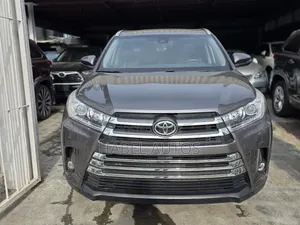 Toyota Highlander XLE 4x2 V6 (3.5L 6cyl 8A) 2018 Gray