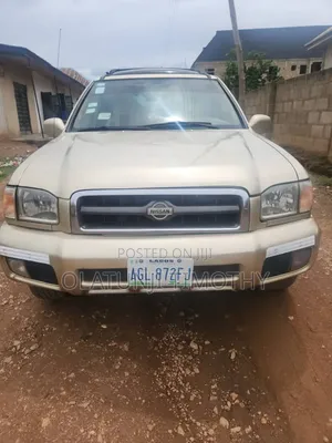 Nissan Pathfinder 2002 Gold