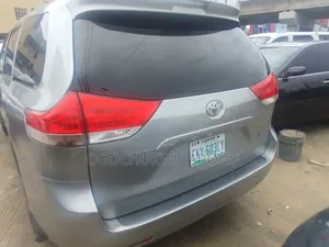 Toyota Sienna 2013 Silver