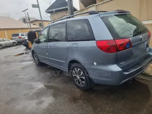 Toyota Sienna 2006 Blue