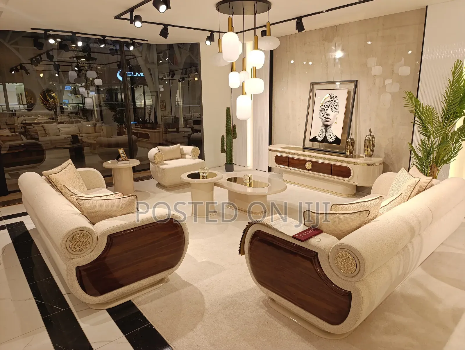 Luxury Dining Table and Chairs