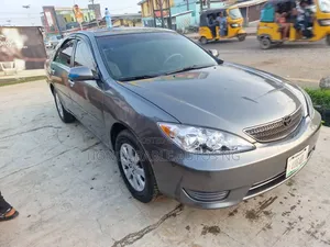 Toyota Camry XLE 4dr Sedan (2.4L 4cyl 5A) 2005 Gray