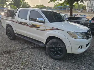 Toyota Hilux 2013 White