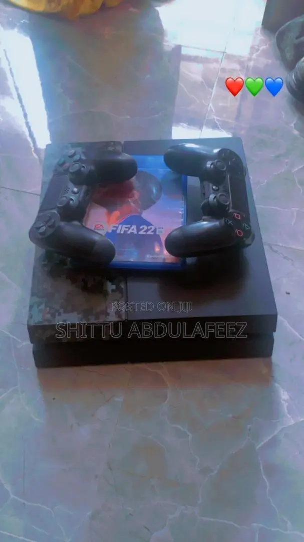 Ps4 With 5 Game Inside