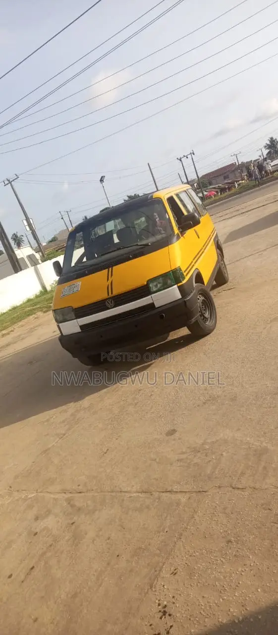 Volkswagen Transporter 2002 Yellow