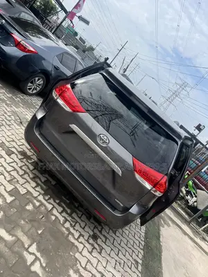 Toyota Sienna Limited 7 Passenger 2011 Gray