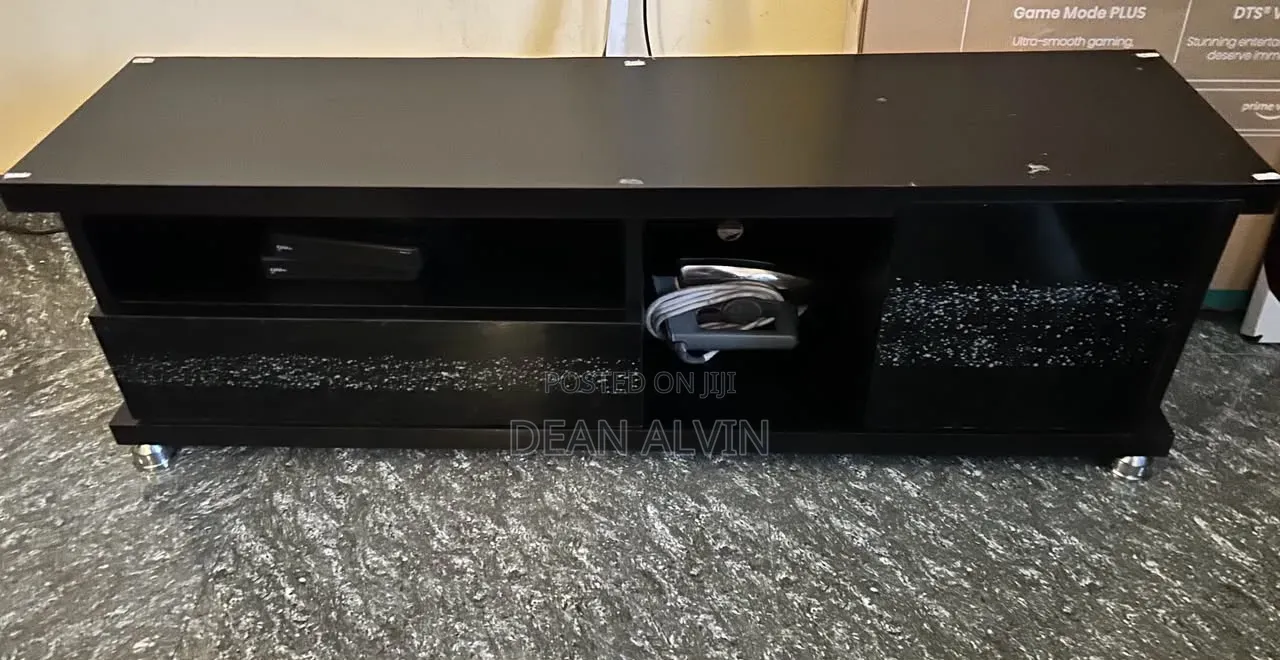 Sofa Set and Centre Table