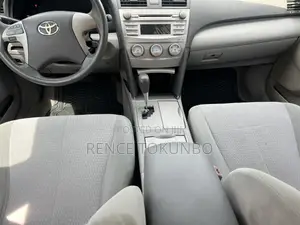 Toyota Camry LE 4dr Sedan (2.5L 4cyl 6A) 2011 Silver