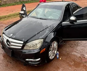 Mercedes-Benz C300 2009 Black