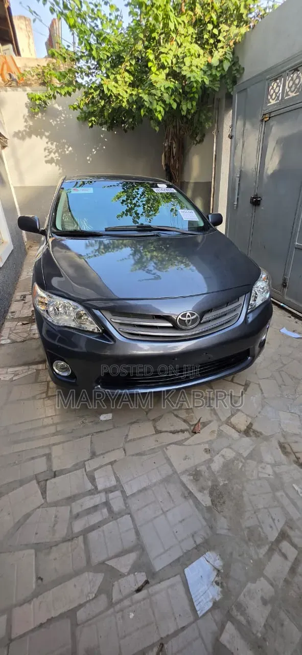 Toyota Corolla 2012 Gray