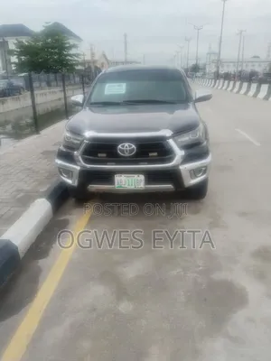 Toyota Hilux 2010 Black