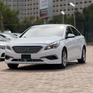 Hyundai Sonata Base Sedan FWD (2.4L 4cyl 6A) 2016 White